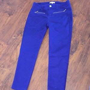 Dark blue pants with zippers in the front